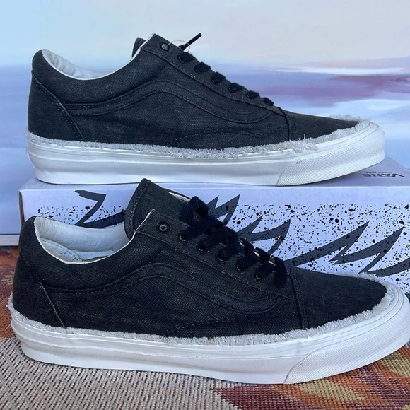 Vans Men’s 0g Old Skool Low
Raw Edge Black
VN0A5FBEBLK
Sneakers - Picture 3 of 16